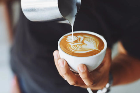 拉花藝術101：你的咖啡如何變得更獨特