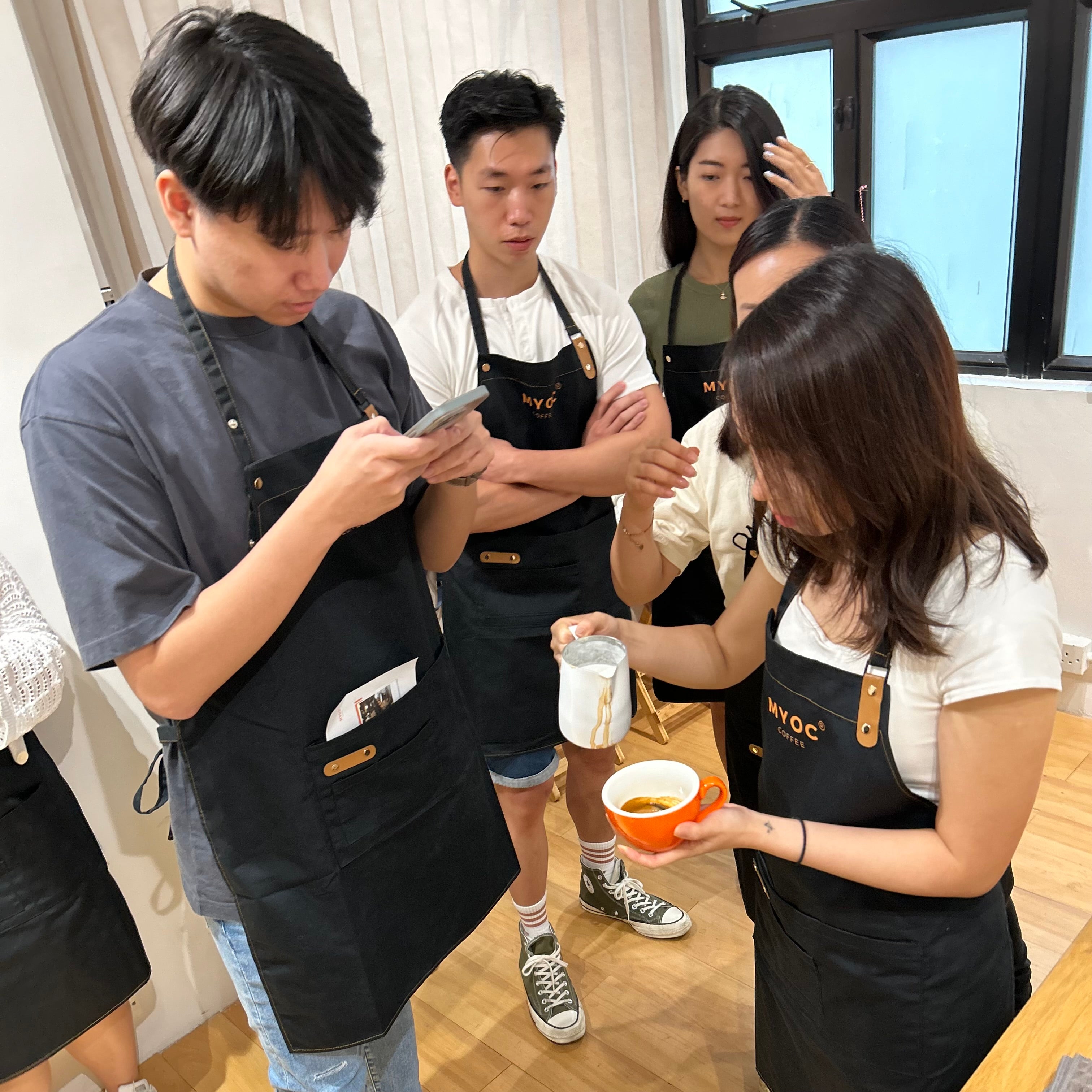 咖啡拉花入門班 LATTE ART COFFEE WORKSHOP ｜小班教學 (二人同行或多人報讀額外優惠)